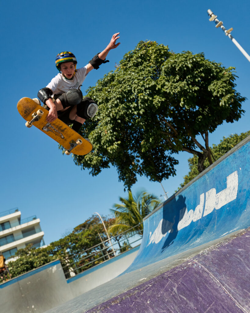 Jovem atleta dá novo passo na carreira e passa a representar o Brasil em competições de skateboarding.